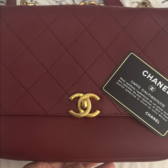 Chanel Red Leather Shoulder Bag with Gold Chain - Picture 12 of 17